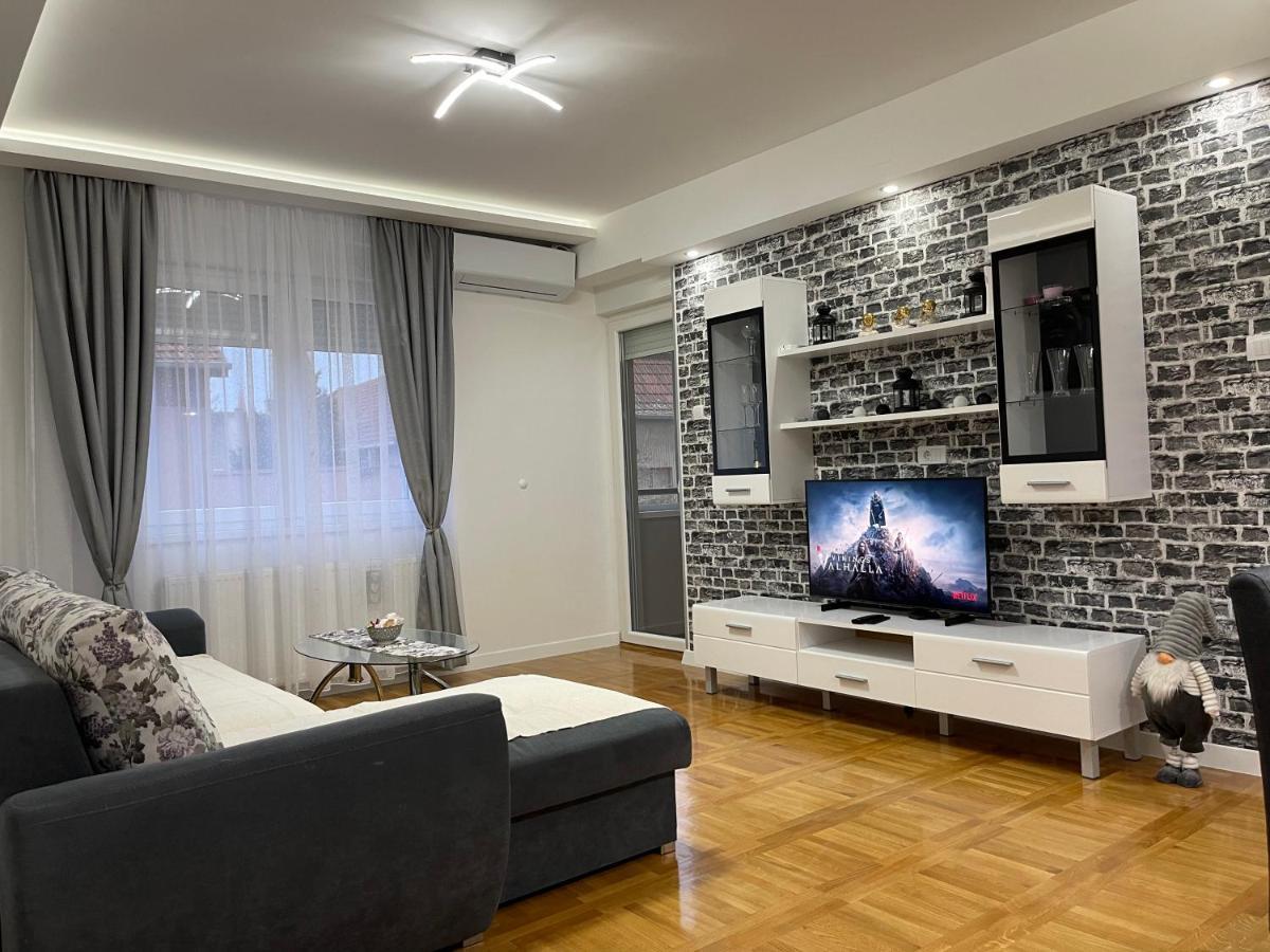 Apartman Mdb Subotica Buitenkant foto